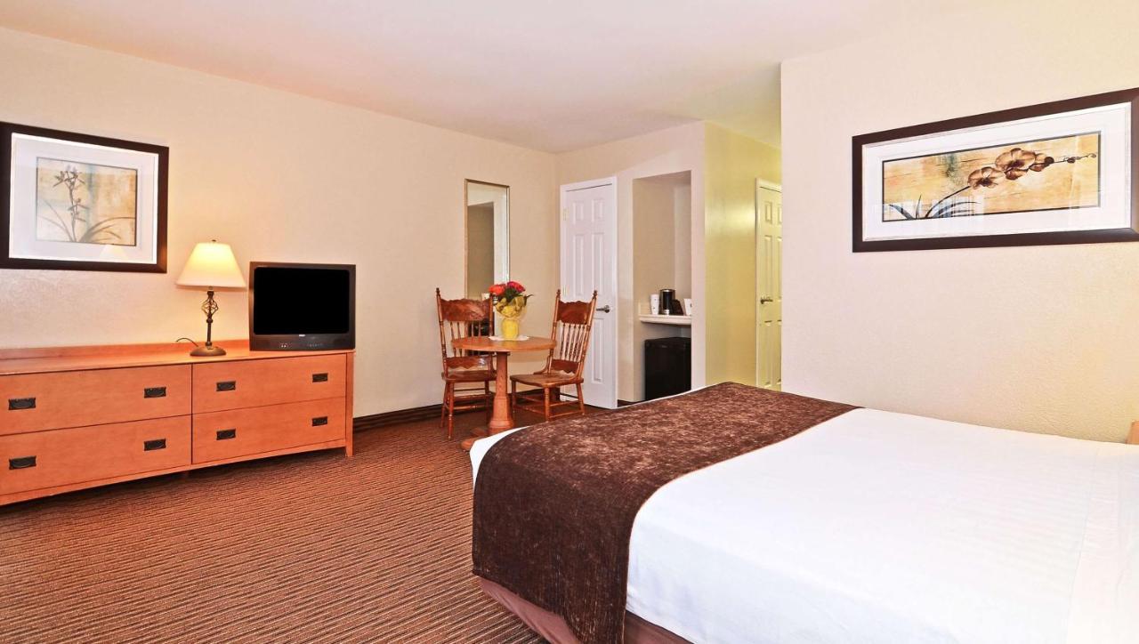 Days Inn By Wyndham Birch Run Kültér fotó
