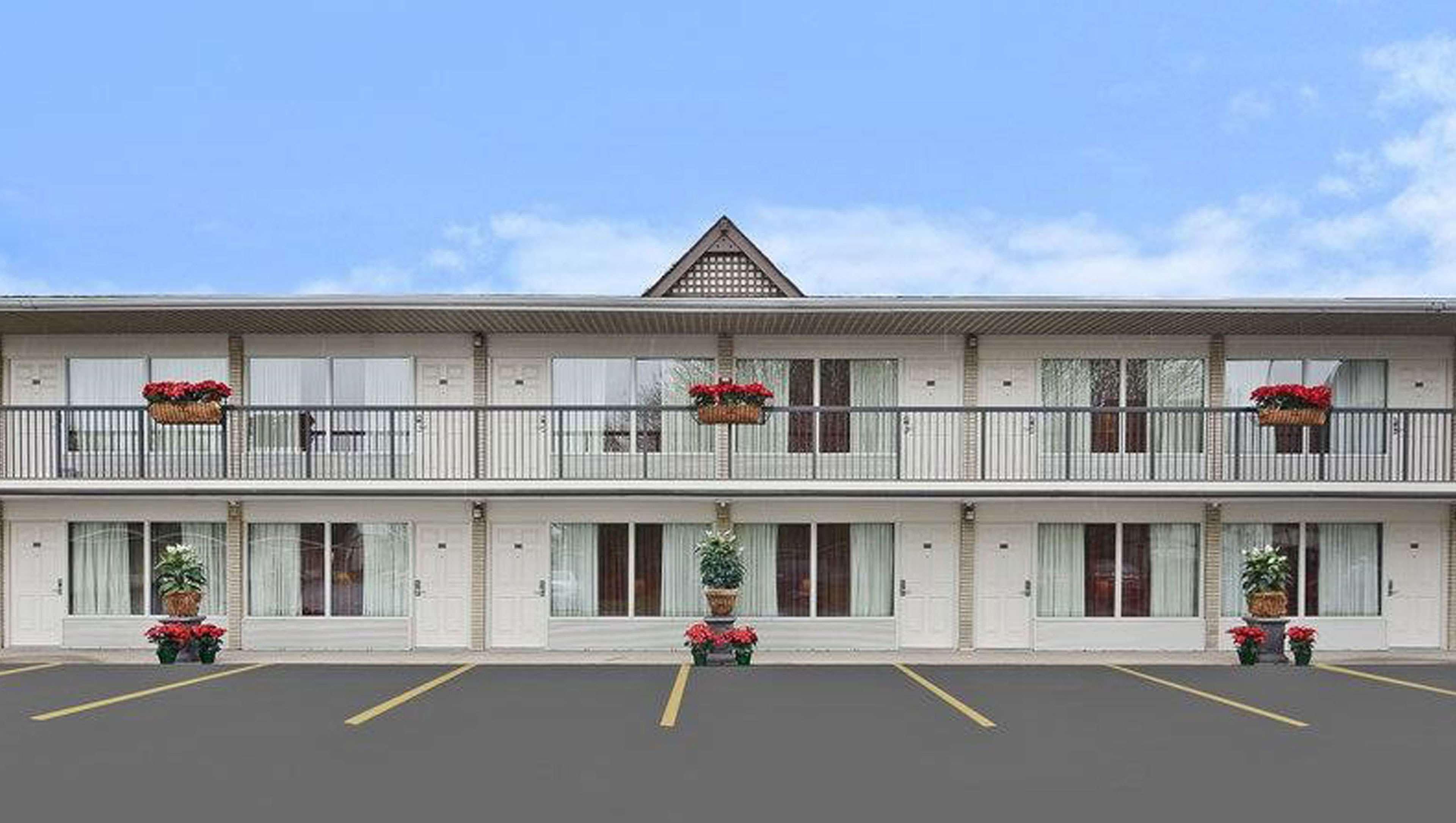 Days Inn By Wyndham Birch Run Kültér fotó