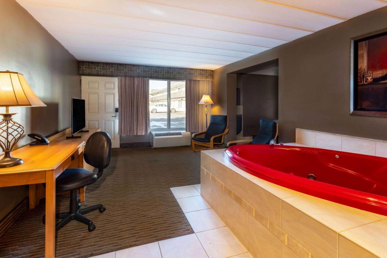 Days Inn By Wyndham Birch Run Kültér fotó