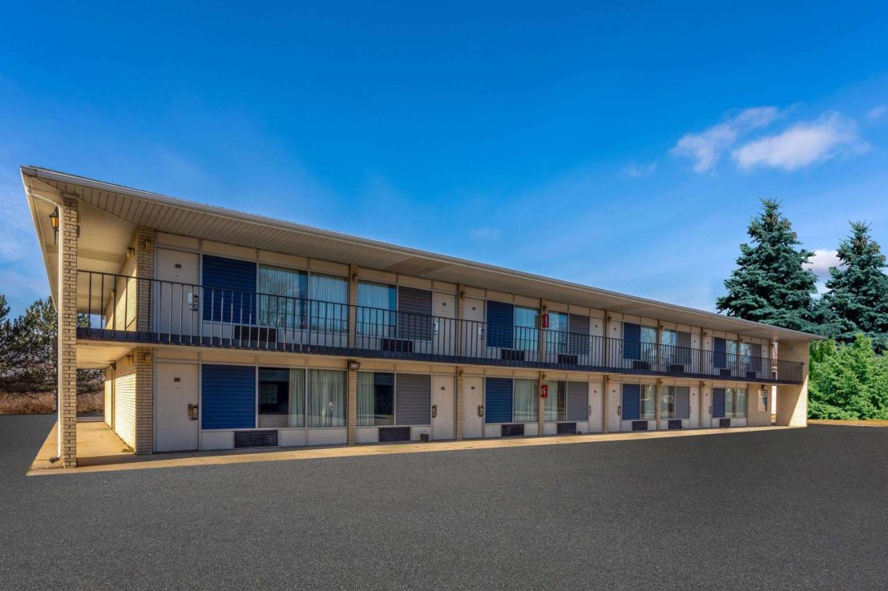 Days Inn By Wyndham Birch Run Kültér fotó