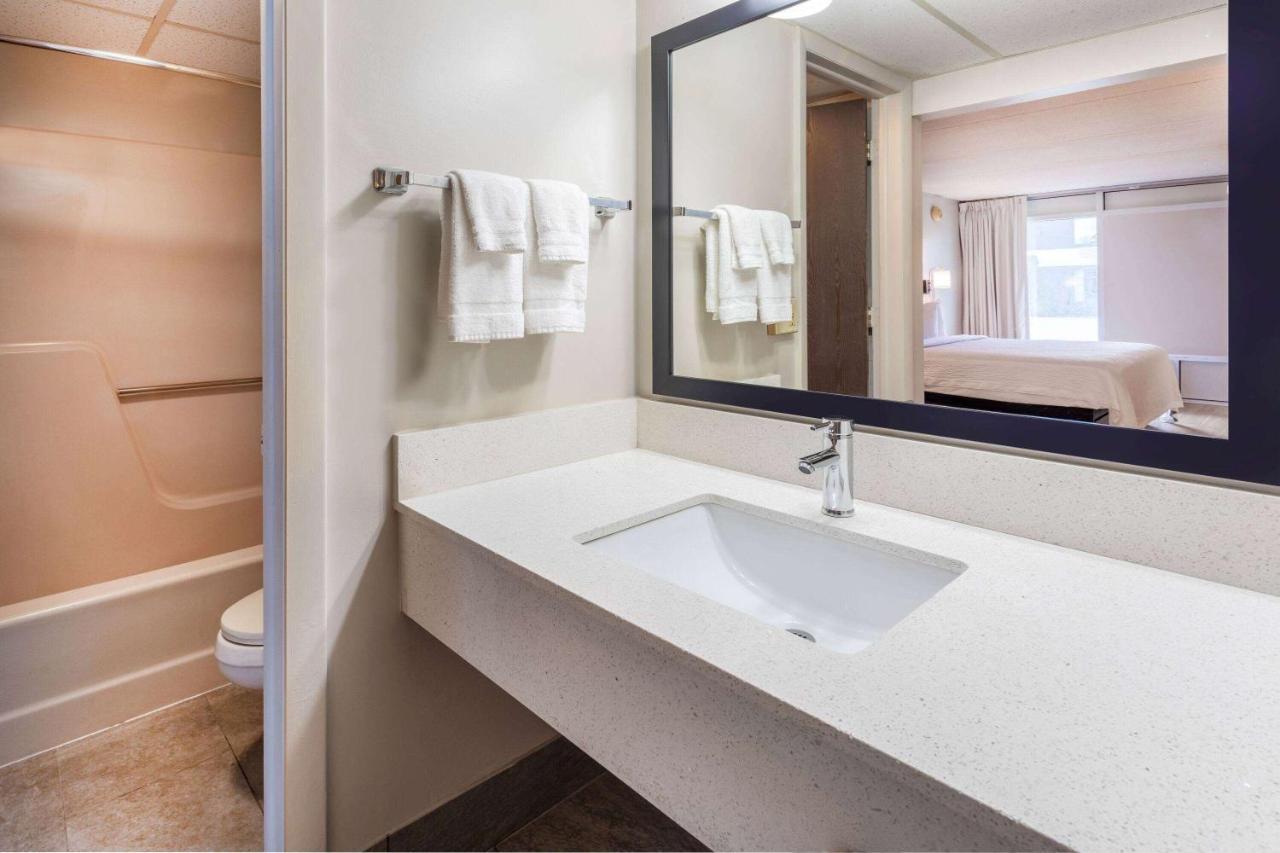 Days Inn By Wyndham Birch Run Kültér fotó
