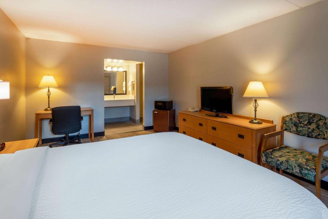 Days Inn By Wyndham Birch Run Kültér fotó
