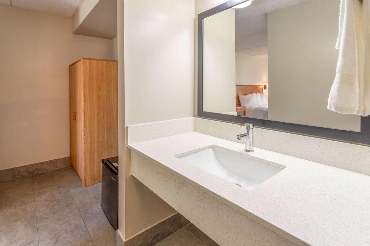 Days Inn By Wyndham Birch Run Kültér fotó