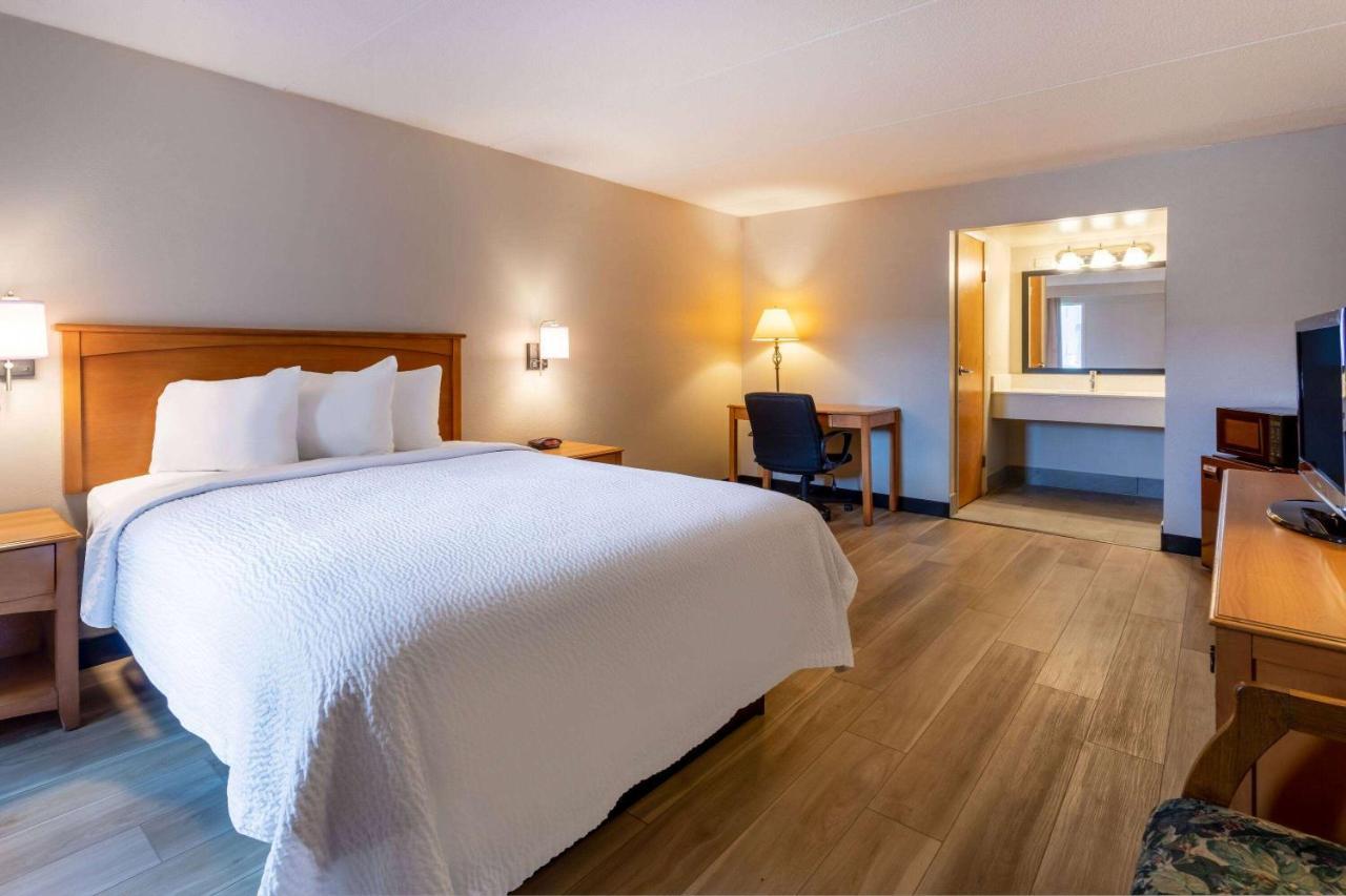 Days Inn By Wyndham Birch Run Kültér fotó