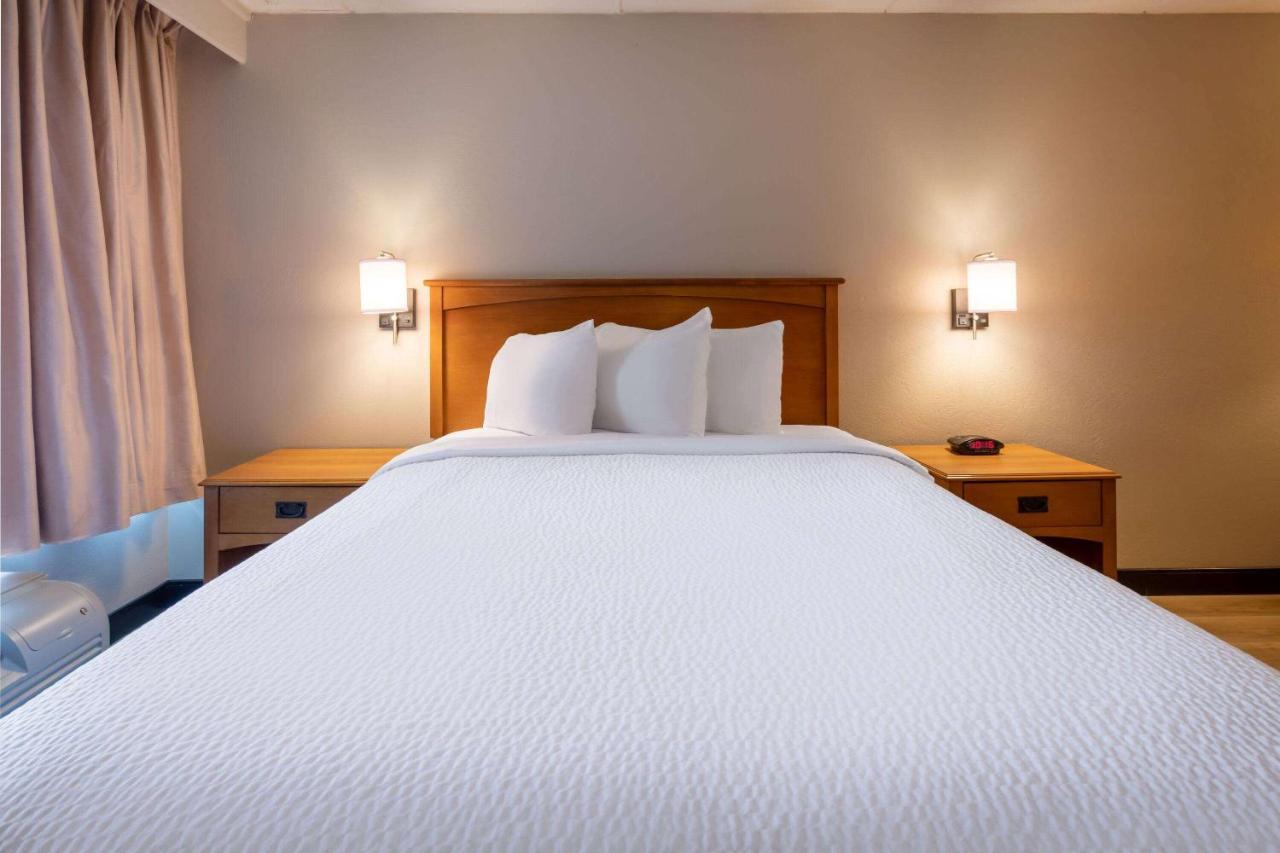 Days Inn By Wyndham Birch Run Kültér fotó